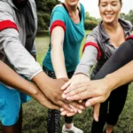 Firemní teambuilding: Cesta od nesourodé skupiny k sehranému týmu